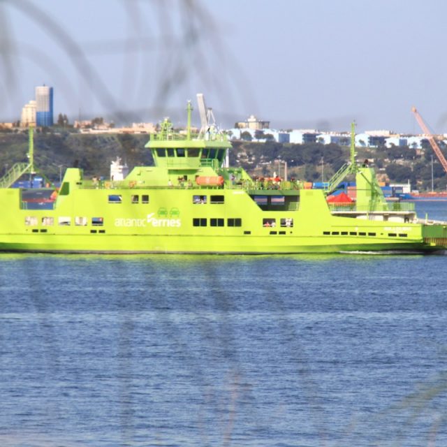 ferry entre setubal e troia