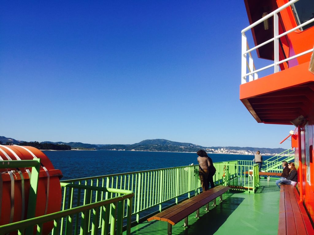 ferry entre setubal e troia exterior