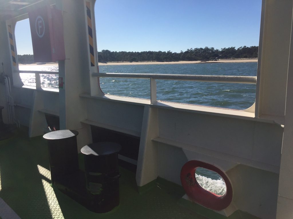 ferry entre setubal e troia mar