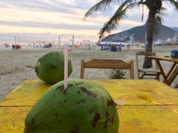 agua de coco, o que se bebe no Brasil