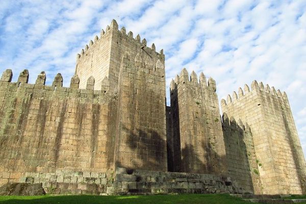 castelo de guimaraes monumentos gratuitos